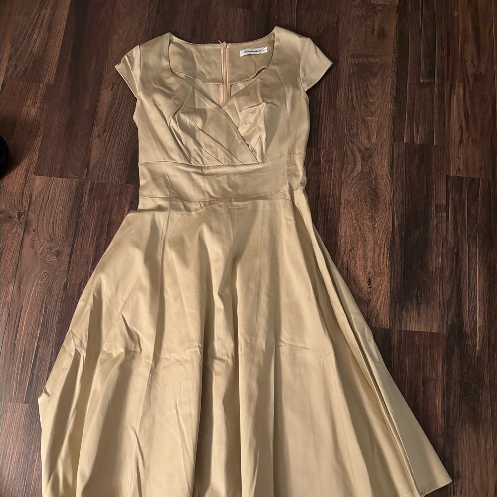 cute tan dress
crosses in the front
flowy